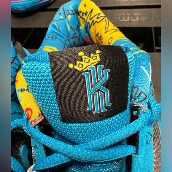 Nike Kyrie 8 GO SE Basketball Shoes - Picture 3 of 7